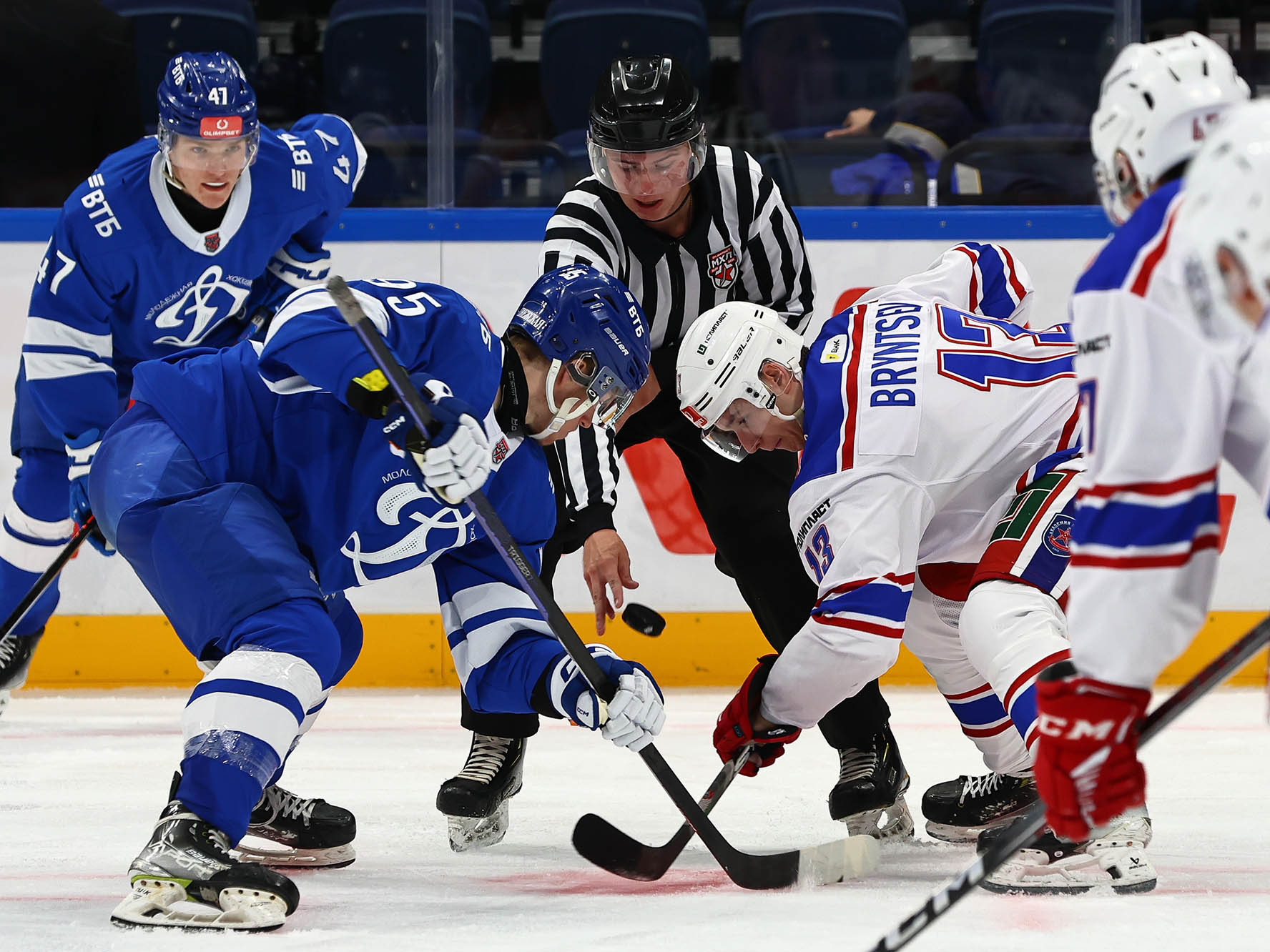 Небольшая пауза позади