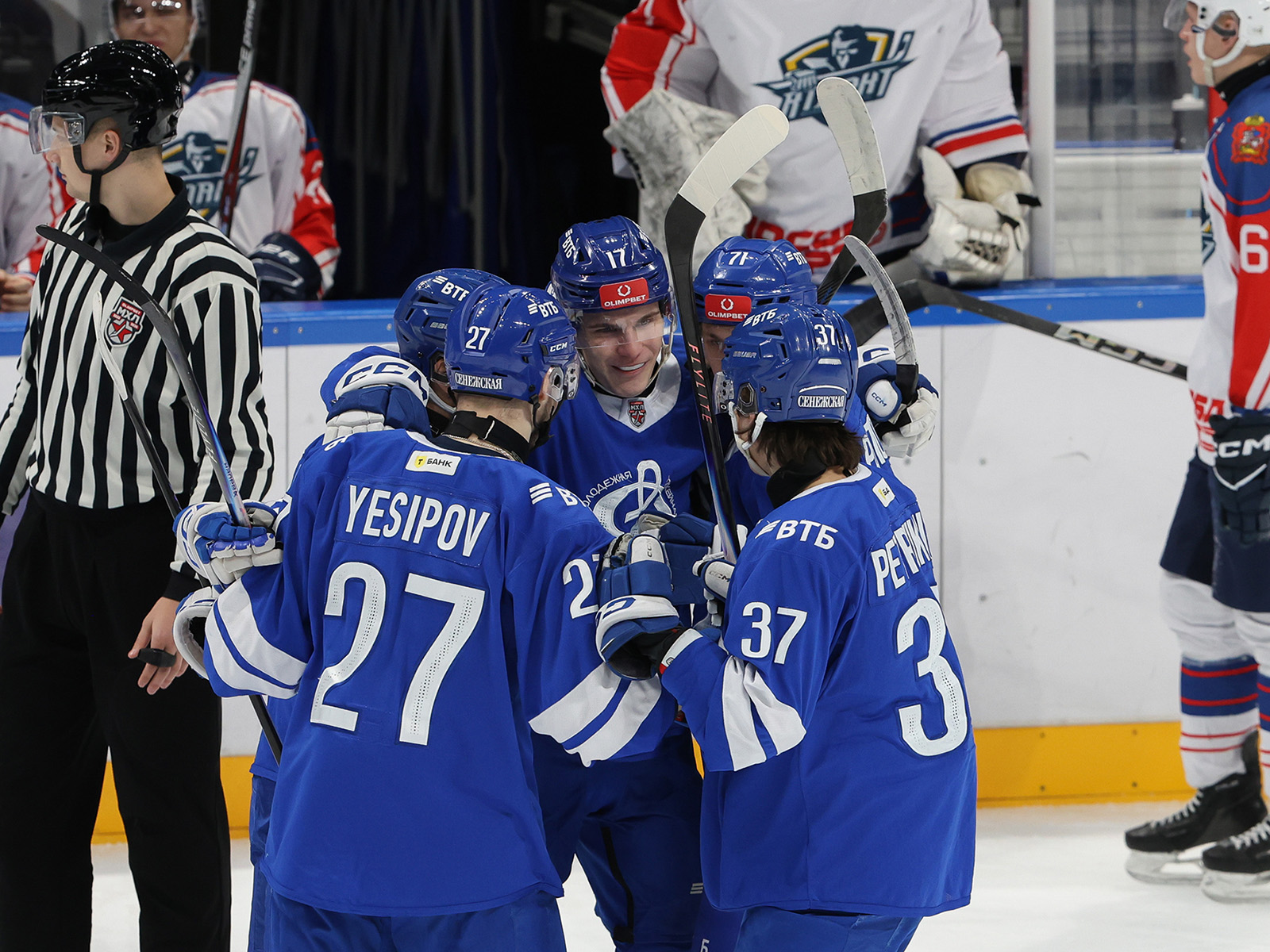 Продлили победную серию на домашнем льду