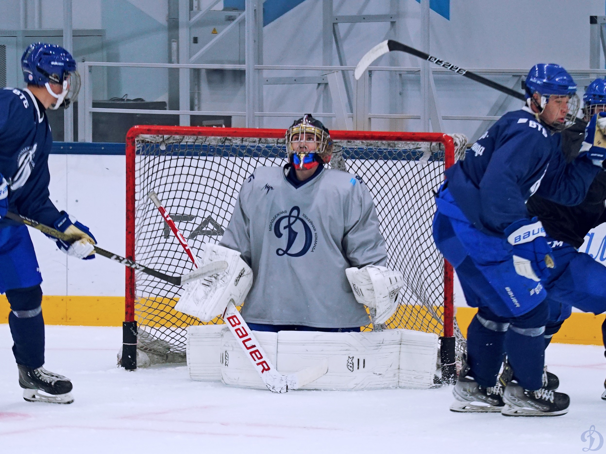 Академия спорта динамо никулина 3. Роман Ротенберг в СКА на тренировки. Хоккей драка. Роман Ротенберг тренировка. Тренировка по хоккею.