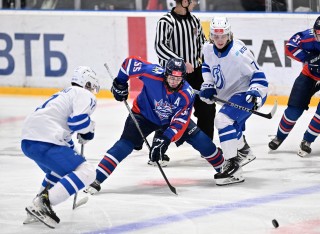 Сахалинские Акулы - МХК Динамо Москва