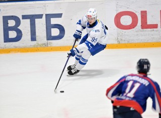 Сахалинские Акулы - МХК Динамо Москва