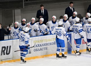 Сахалинские Акулы - МХК Динамо Москва