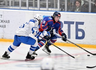 Сахалинские Акулы - МХК Динамо Москва