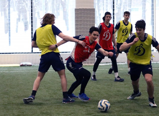 Футбольные традиции «Динамо». Уходящий год проводили игрой в футбол